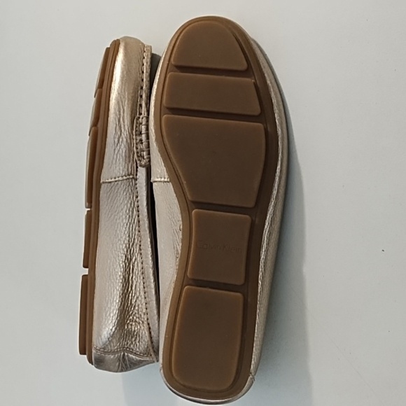 Calvin Klein Gold Pebbled Leather Comfort Loafer Shoe 7.5 Gold Metal Logo Accent - Picture 9 of 12